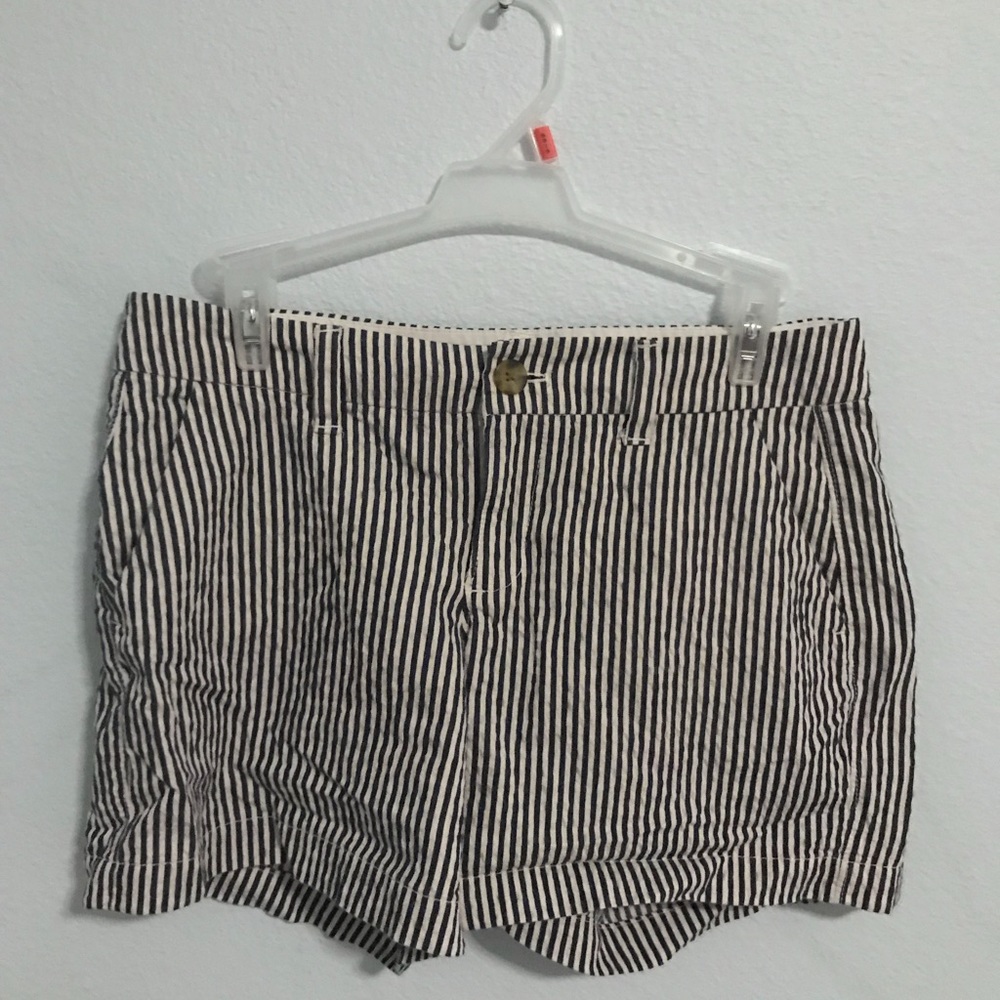 Old Navy Seersucker Shorts in Navy